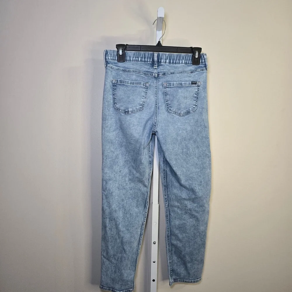 Abercrombie Kids High Rise Mini Mom Jeans Light Wash Distressed Button Fly 15/16